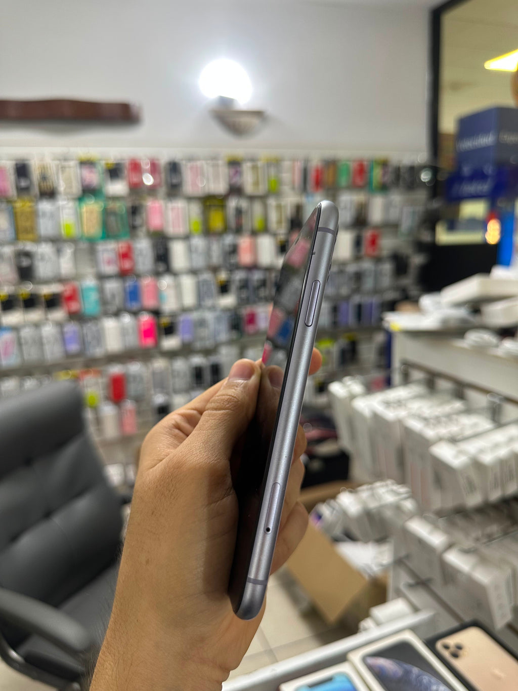 Iphone 11 de 64 gb purpura de exhibición