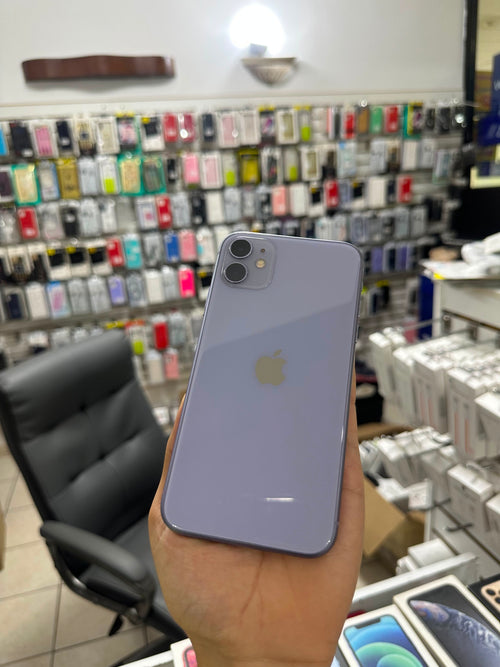 Iphone 11 de 64 gb purpura de exhibición