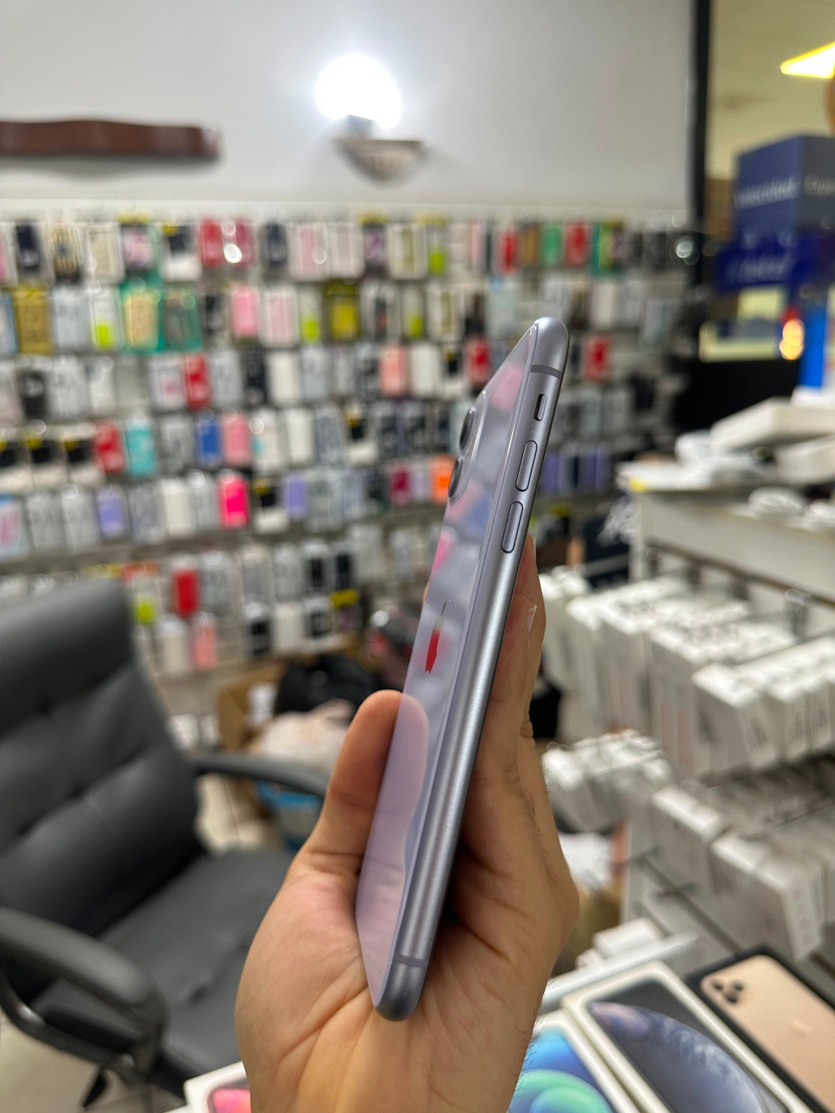 Iphone 11 de 64 gb purpura de exhibición